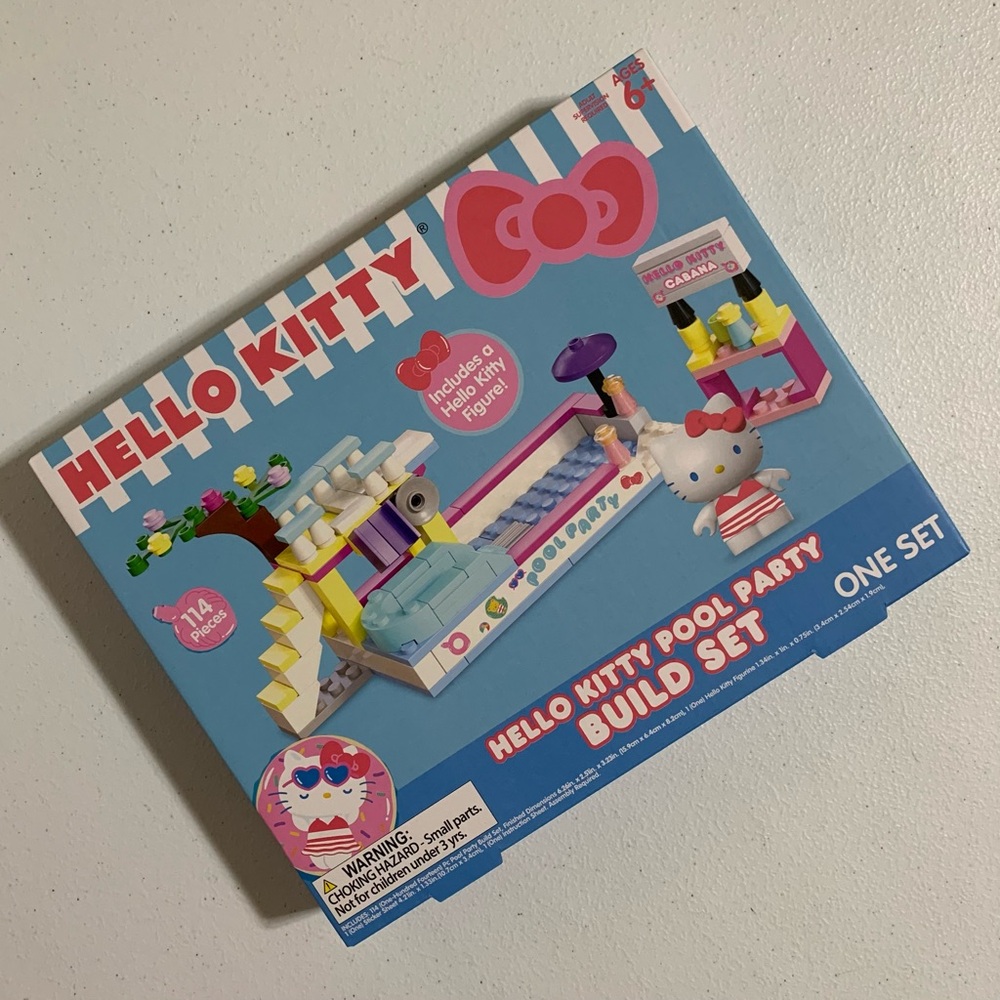 Hello Kitty Pool Party Building Set-New - Picture 3 of 6